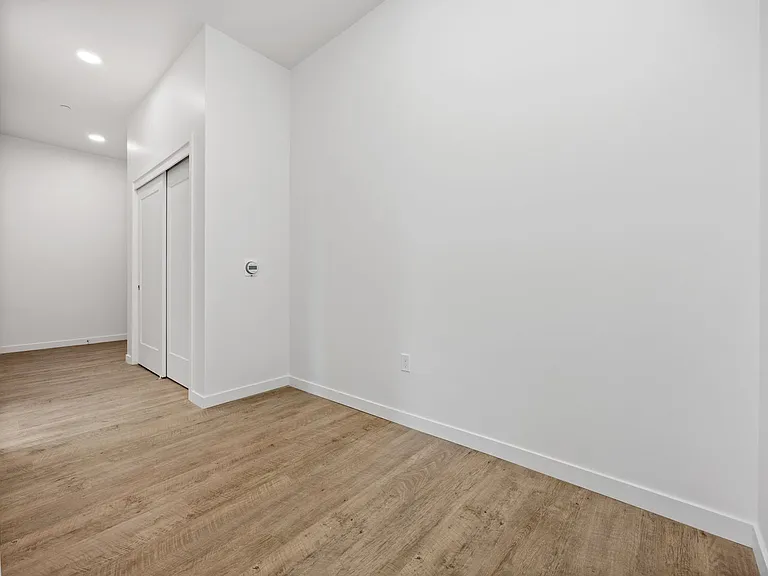918 at Eastchester — Photo 50
