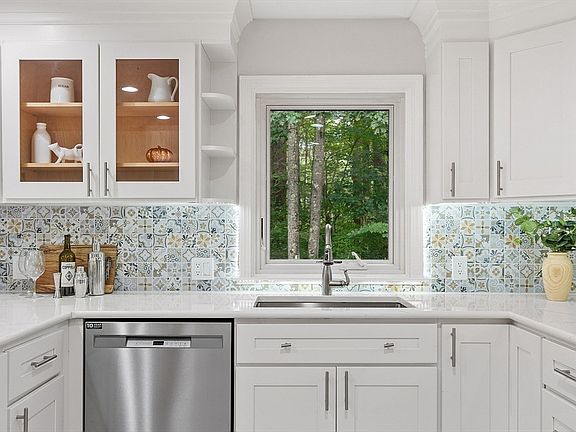 3rd image of 45 Winterberry Way