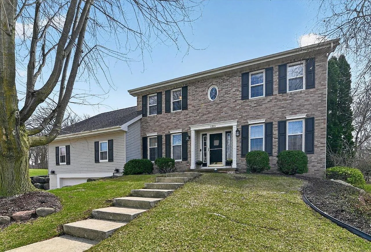 1253 Mockingbird Lane photo 1