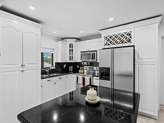 5th image of 10955 SW 36th St