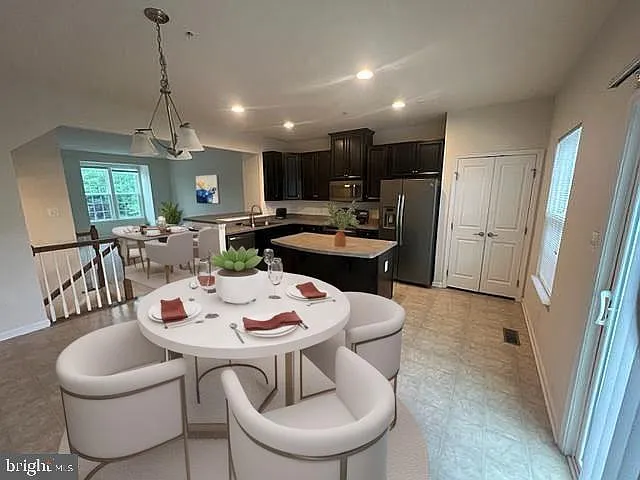 3 bed, 2.5 bath, 2172 sqft, $2,800 — Photo 2