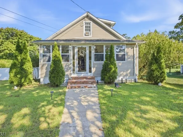 17 Ballantine St, Roxbury Twp., NJ 07847