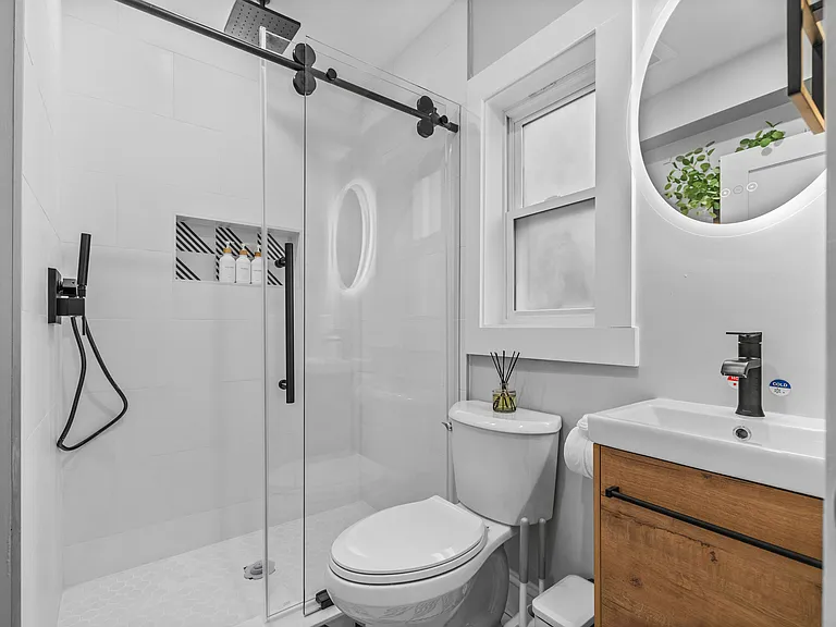 7 Dickson St #1 — Photo 36