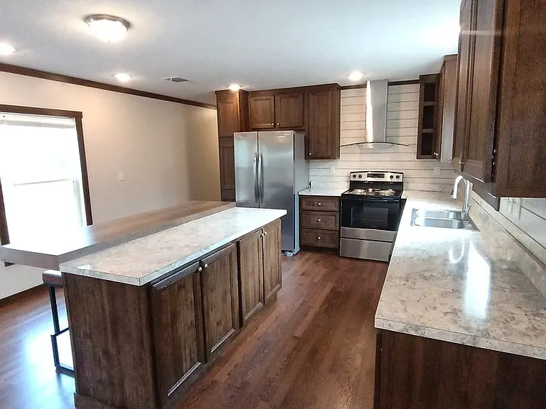 785 Sandridge Rd — Photo 2