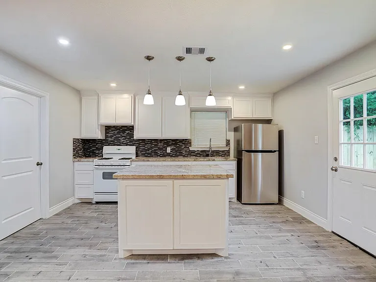 6634 Granite St — Photo 3
