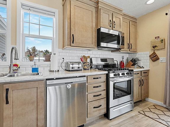 4th image of 2968 Bowerman Rd