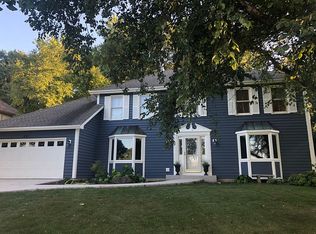 881 Maryknoll Cir, Glen Ellyn, IL 60137