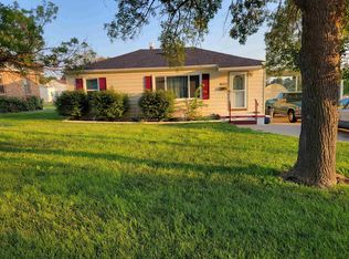 606 Sunset Rd, Mccook, NE 69001