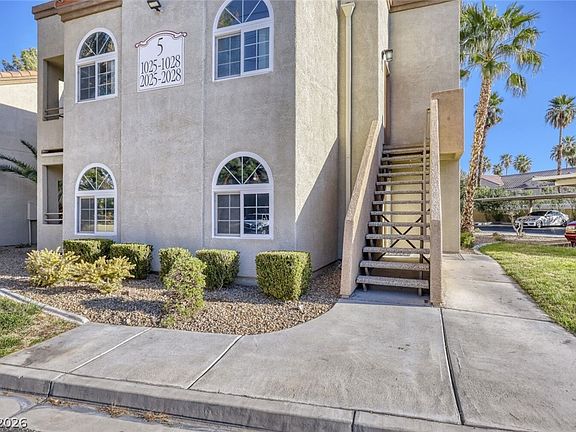 3rd image of 3145 E Flamingo Rd APT 2026