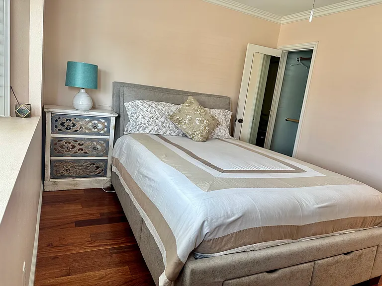 2048 N Screenland Dr — Photo 14