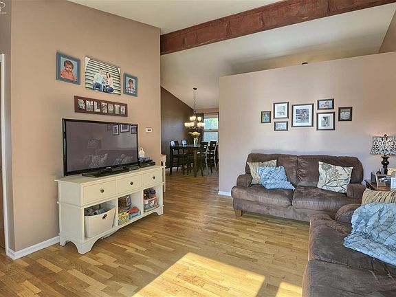 5th image of 817 Tamarac Dr