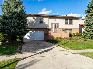 1822 W Catalpa Ln, Mount Prospect, IL 60056