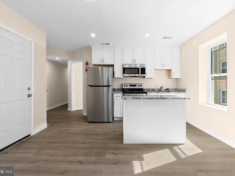 3158 Buena Vista Ter SE #1 — Photo 5