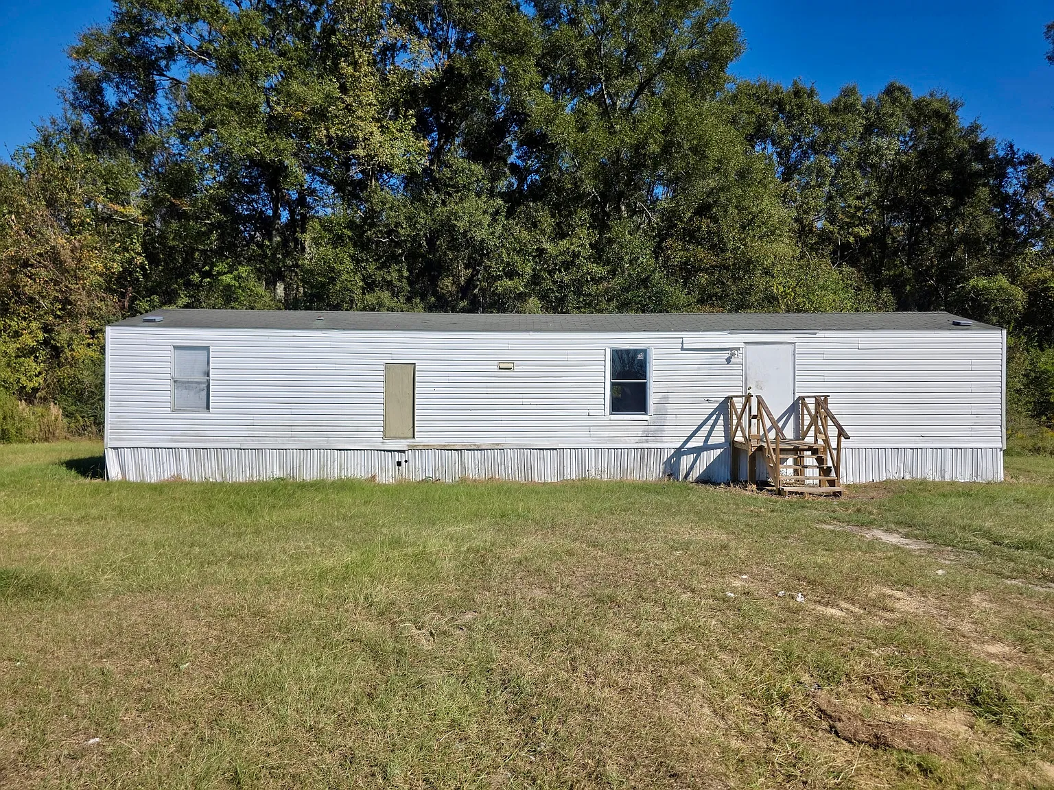 3 bed, 980 sqft, $745 — Photo 2
