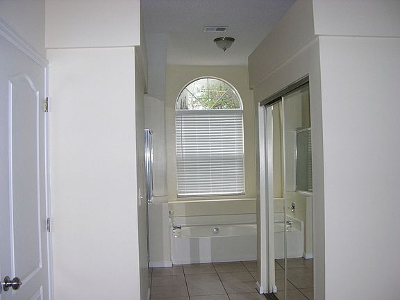 master bath w/ sep shower