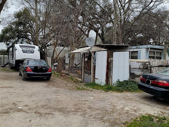 3rd image of 113 Busch St Trailer 5