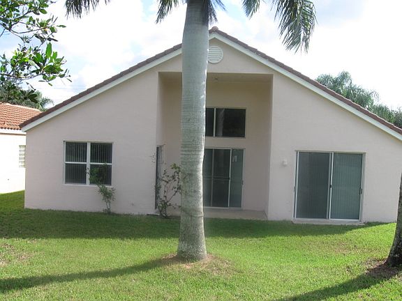 3rd image of 6814 NW 81st Ct