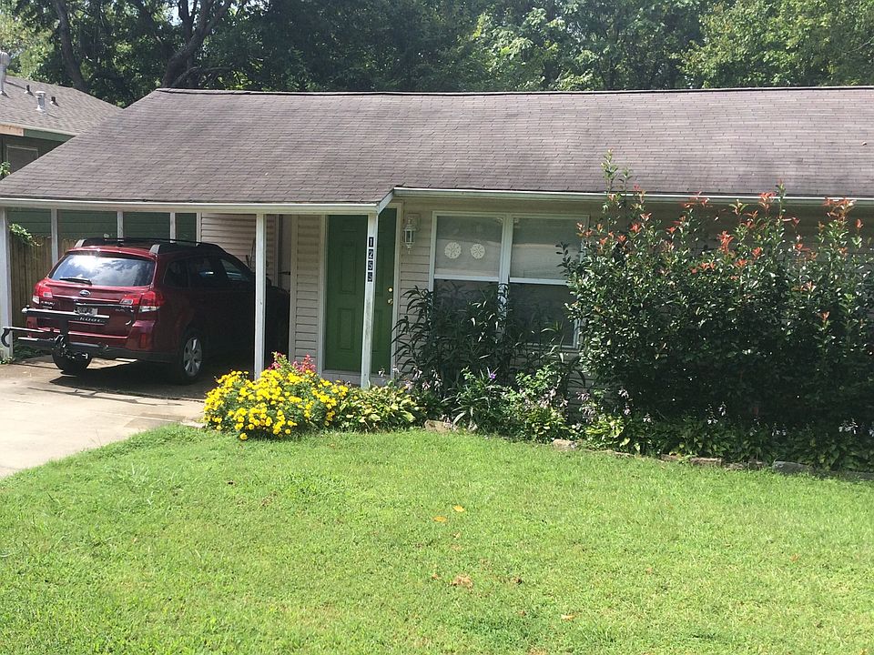 Front entrance w/carport