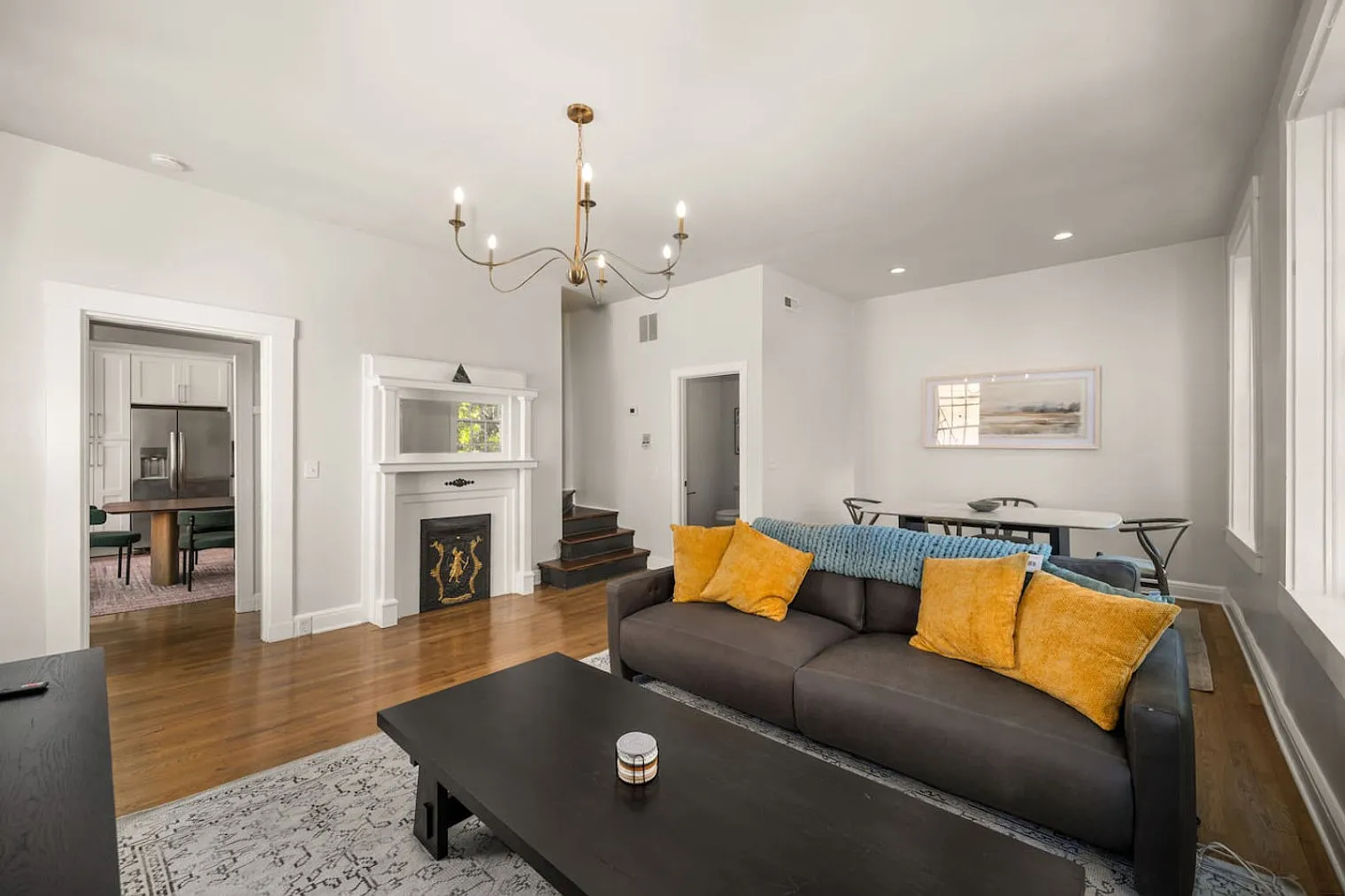 2 bed, 2.0 bath, 1313 sqft, $4,188 — Photo 2