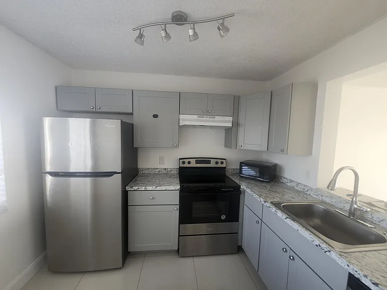8600 N Sherman Cir #408 — Photo 6