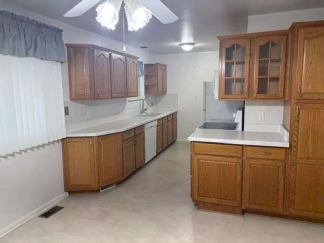3 bed, 1.0 bath, 1088 sqft, $2,000 — Photo 3