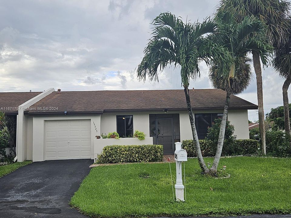 1st image of 15725 Bottlebrush Cir