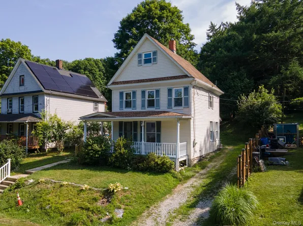 3 2nd Street, Unionville, NY 10988
