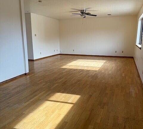 3rd image of 803 Caine St