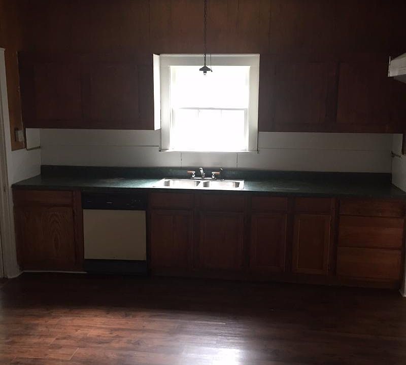 2nd image of 1515 Maple Ave