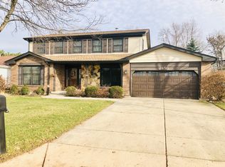 2856 Sun Valley Rd, Lisle, IL 60532