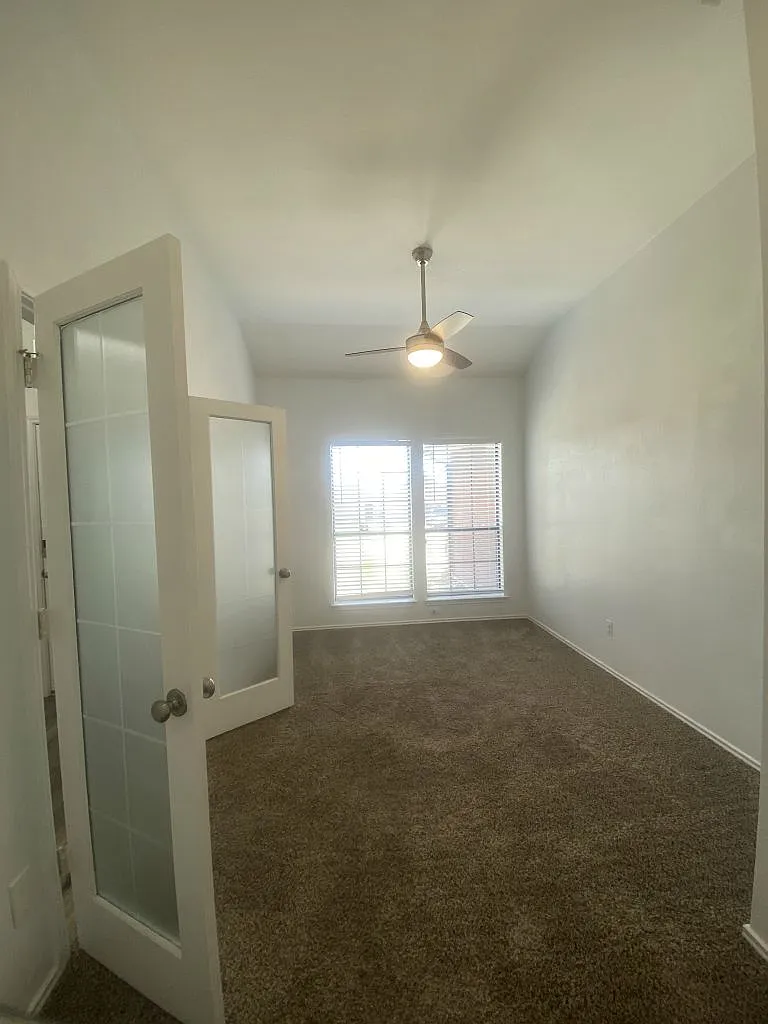 3 bed, 2118 sqft, $1,975 — Photo 4