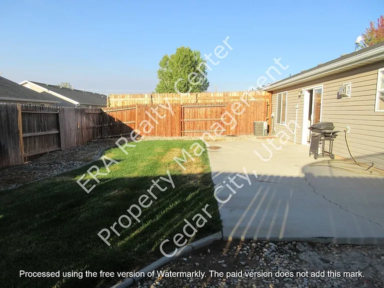 4276 W 300 N — Photo 4