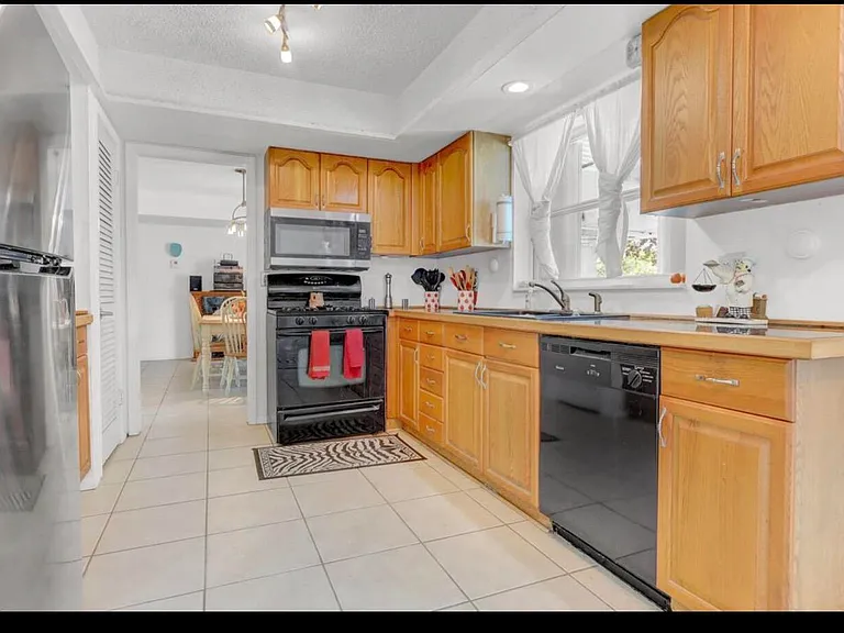 216 NE Mainsail St — Photo 6