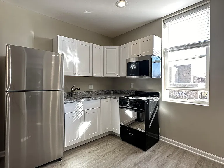 2238 N Fulton Ave #3 — Photo 2