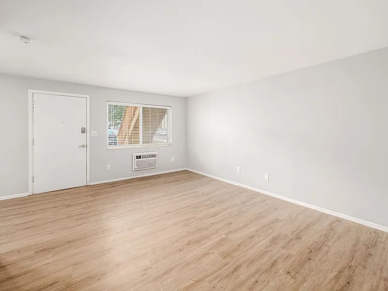 593 Riverview Dr #F — Photo 8