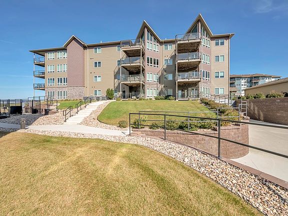 3rd image of 580 Linden Dr #205
