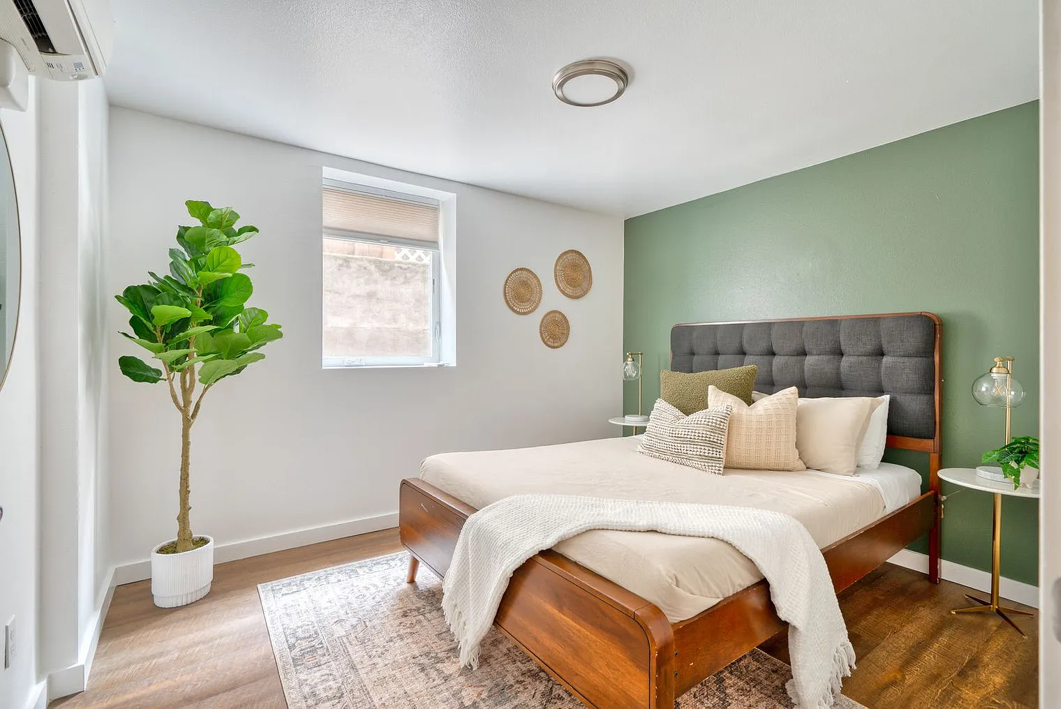 2 bed, 2.0 bath, 742 sqft, $3,316 — Photo 3