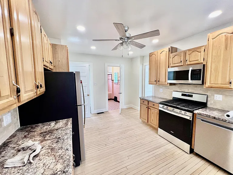 714 N 9th St — Photo 15