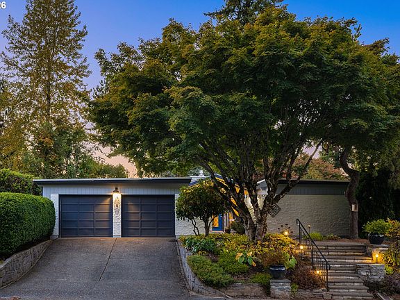 3rd image of 2641 SW Ridge Dr