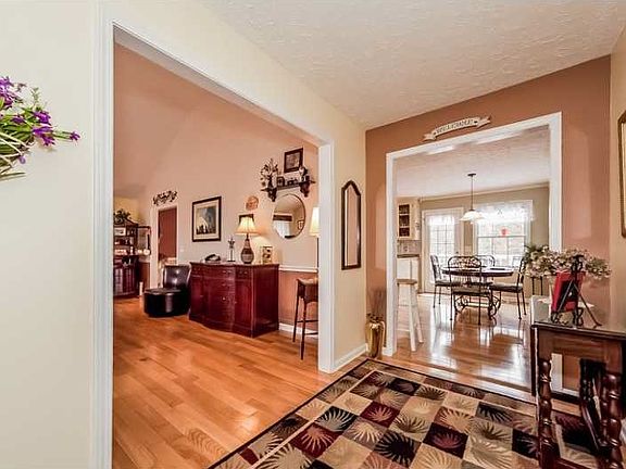 3rd image of 503 E Leslie Ct