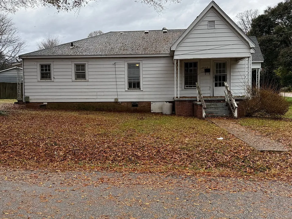 703 Louise St #703