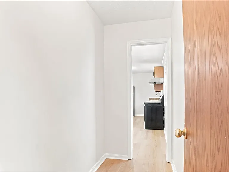 102 Linwood Ct — Photo 32
