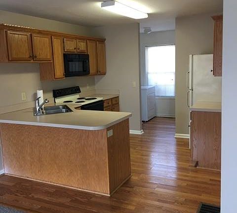 2nd image of 626 Big Bear Ln #626