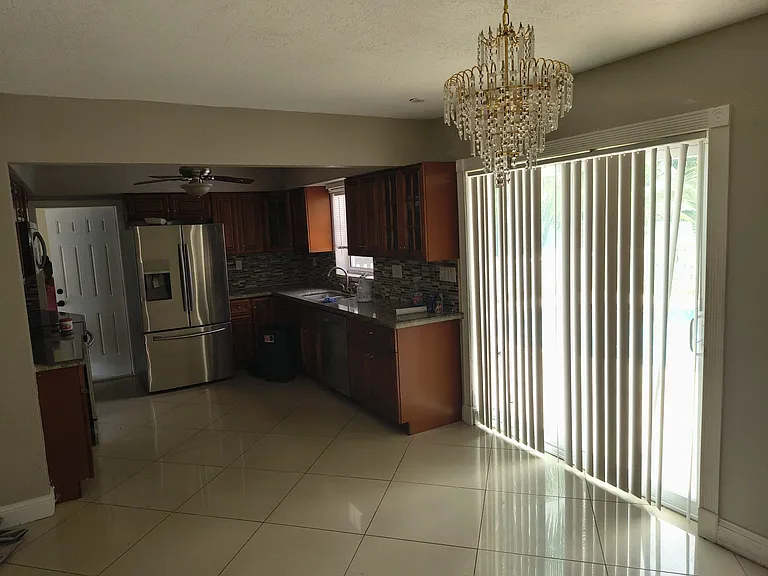 650 Campus Cir — Photo 23