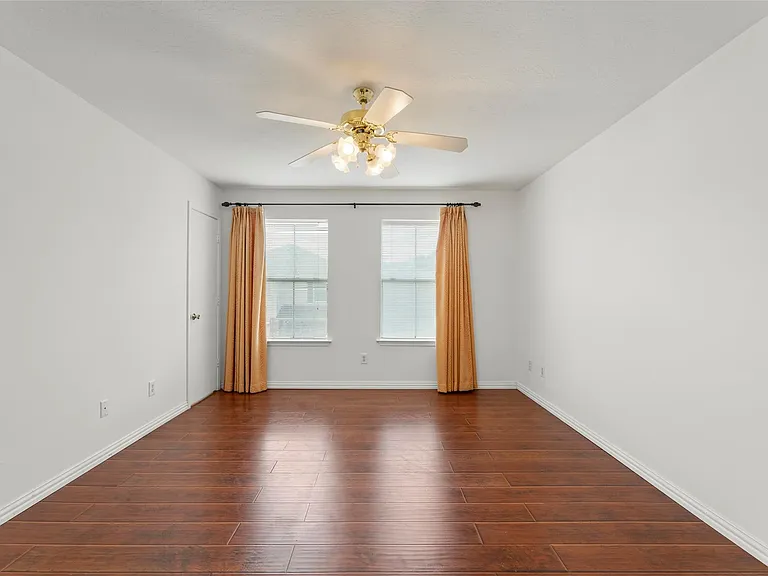 8252 Golf Green Cir — Photo 14