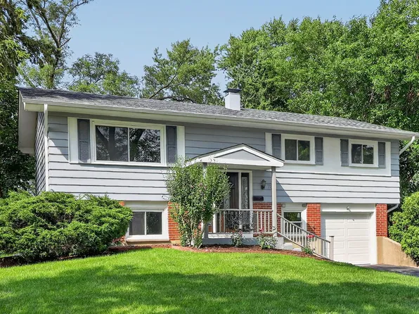 730 Hillcrest Blvd, Hoffman Estates, IL 60169