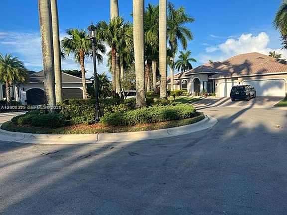 2nd image of 2534 Poinciana Dr