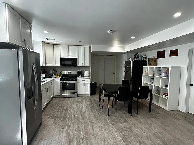 1571 1/2 W 37th Pl — Photo 15