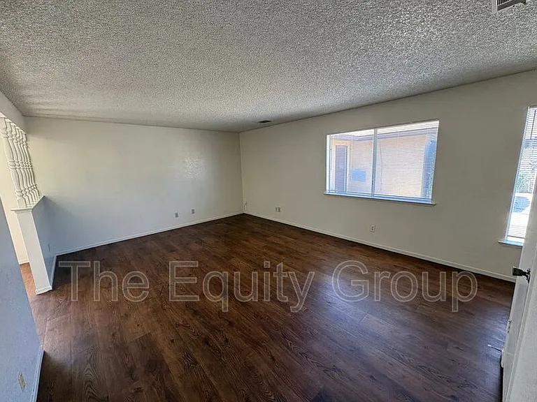 2037 S Tracy Ct — Photo 10