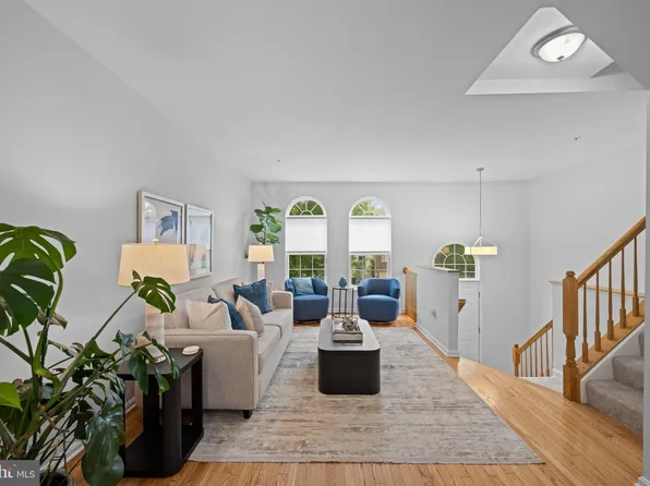 220 Persimmon Cir, Reisterstown, MD 21136